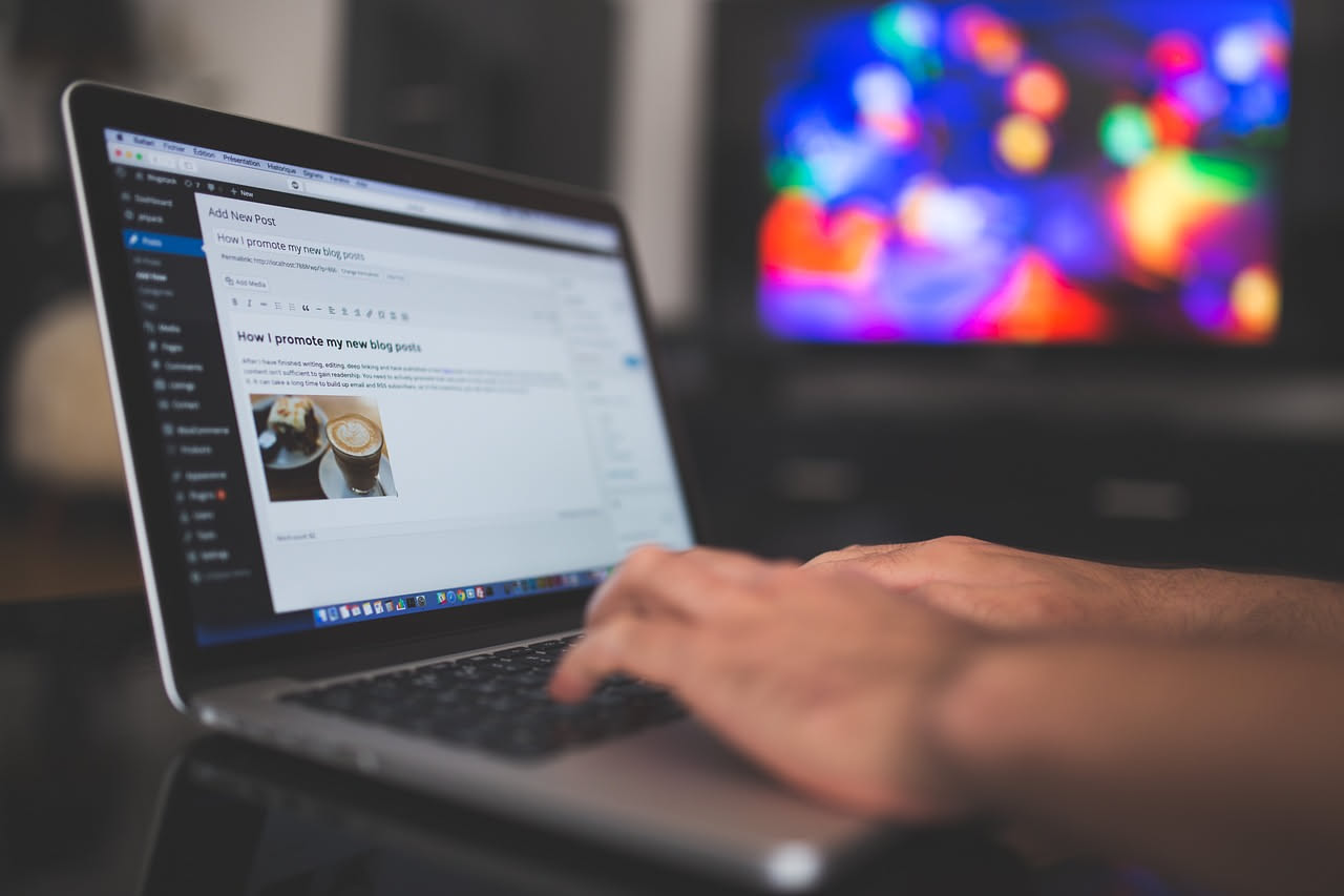 Il prompt per scrivere un post LinkedIn che la gente leggerà davvero