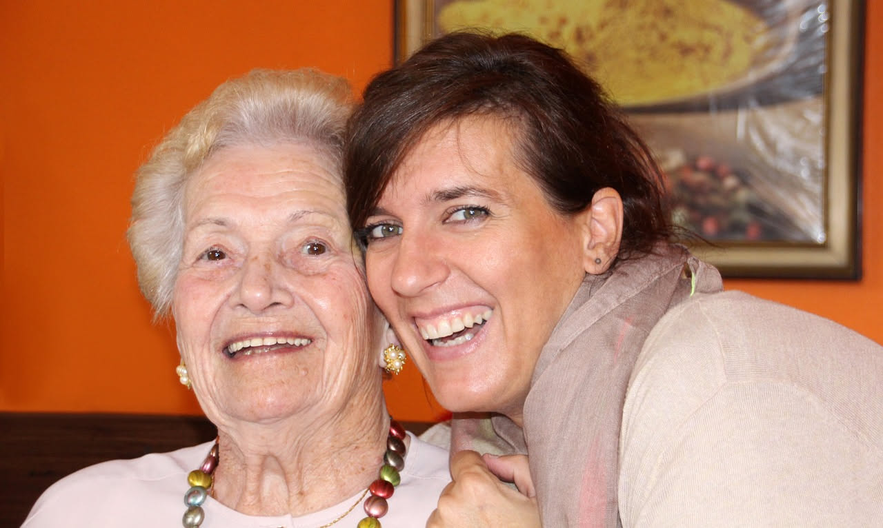 Pianificare il compleanno di un anziano genitore: come usare l'AI