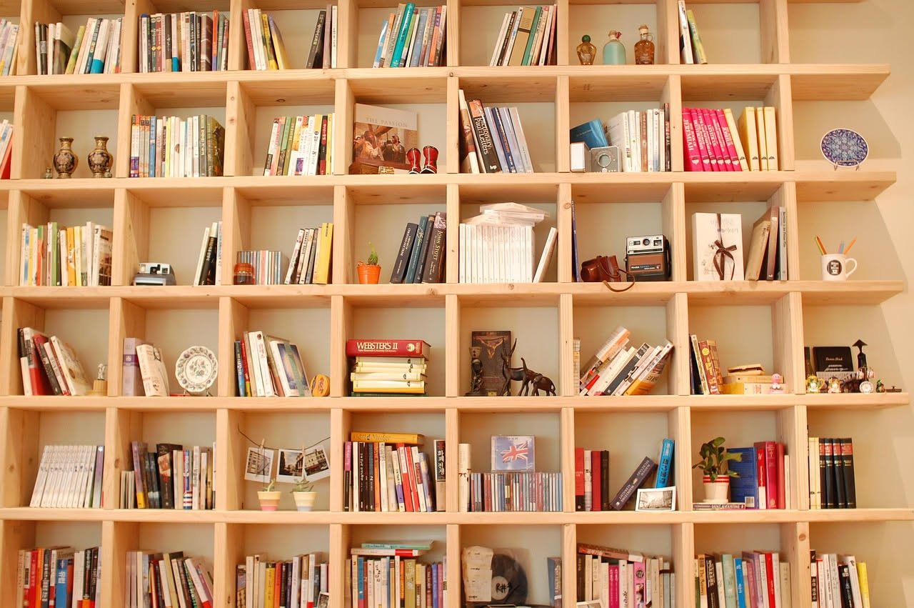 Scaffale dei libri: come l'IA aiuta a catalogare e ritrovare ogni titolo