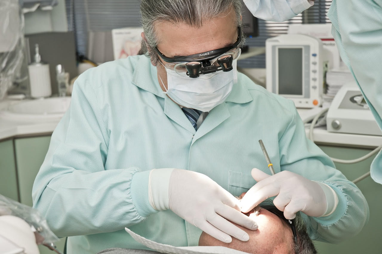 Scegliere il dentista in una città nuova: come l'IA può aiutarti