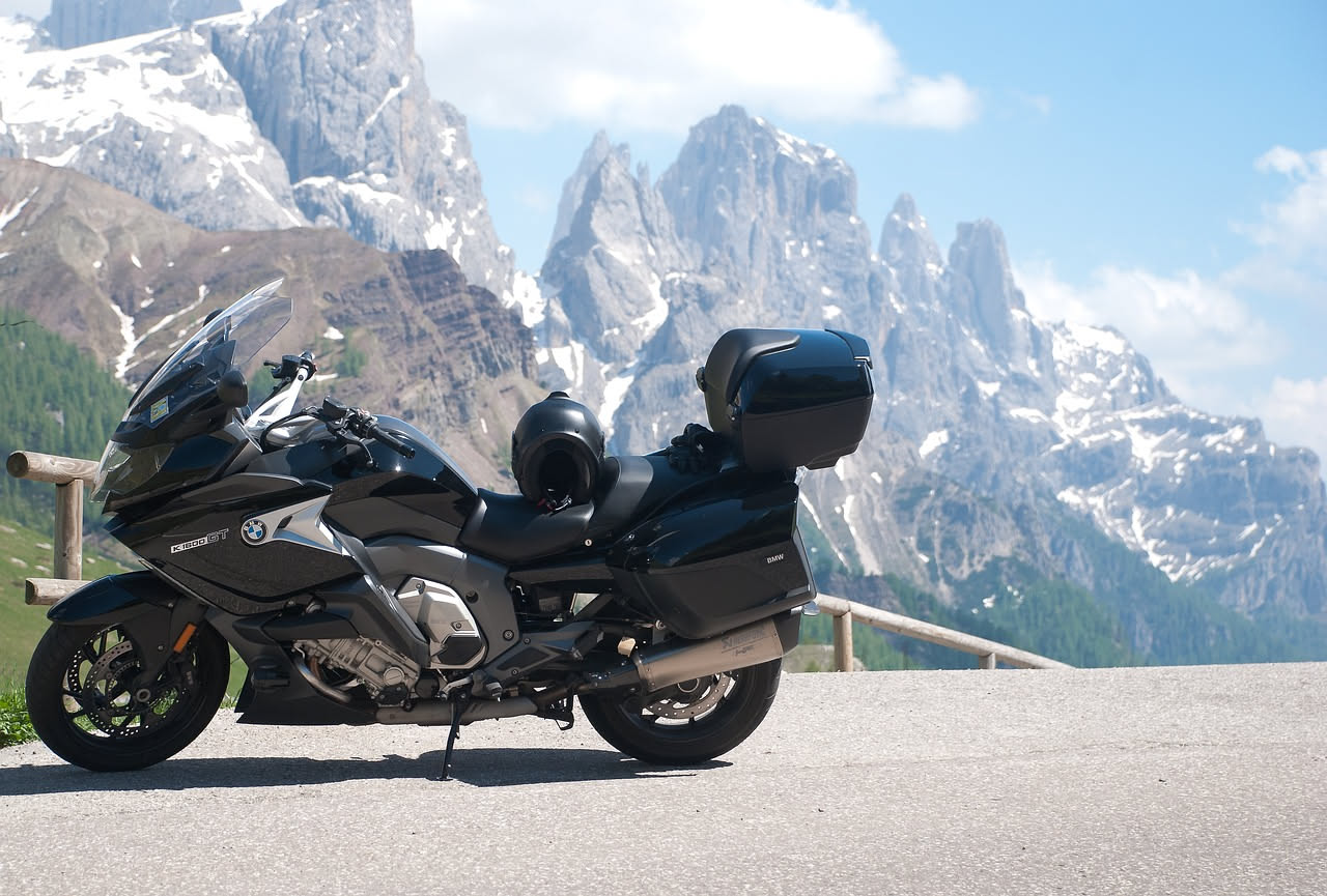 Pianificare un viaggio in moto Milano-Sicilia: l'aiuto dell'intelligenza artificiale