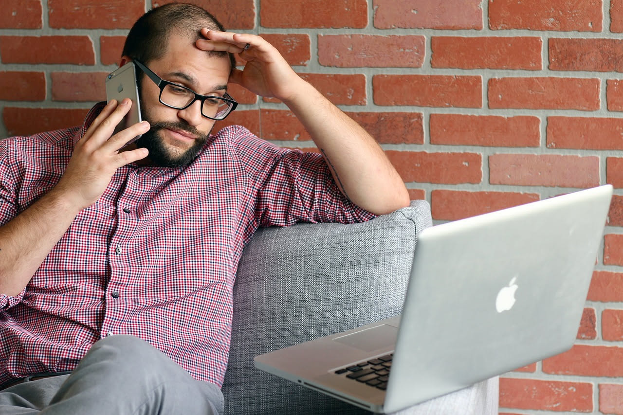 Telefonata con creditore aggressivo: come rispondere senza perdere il controllo