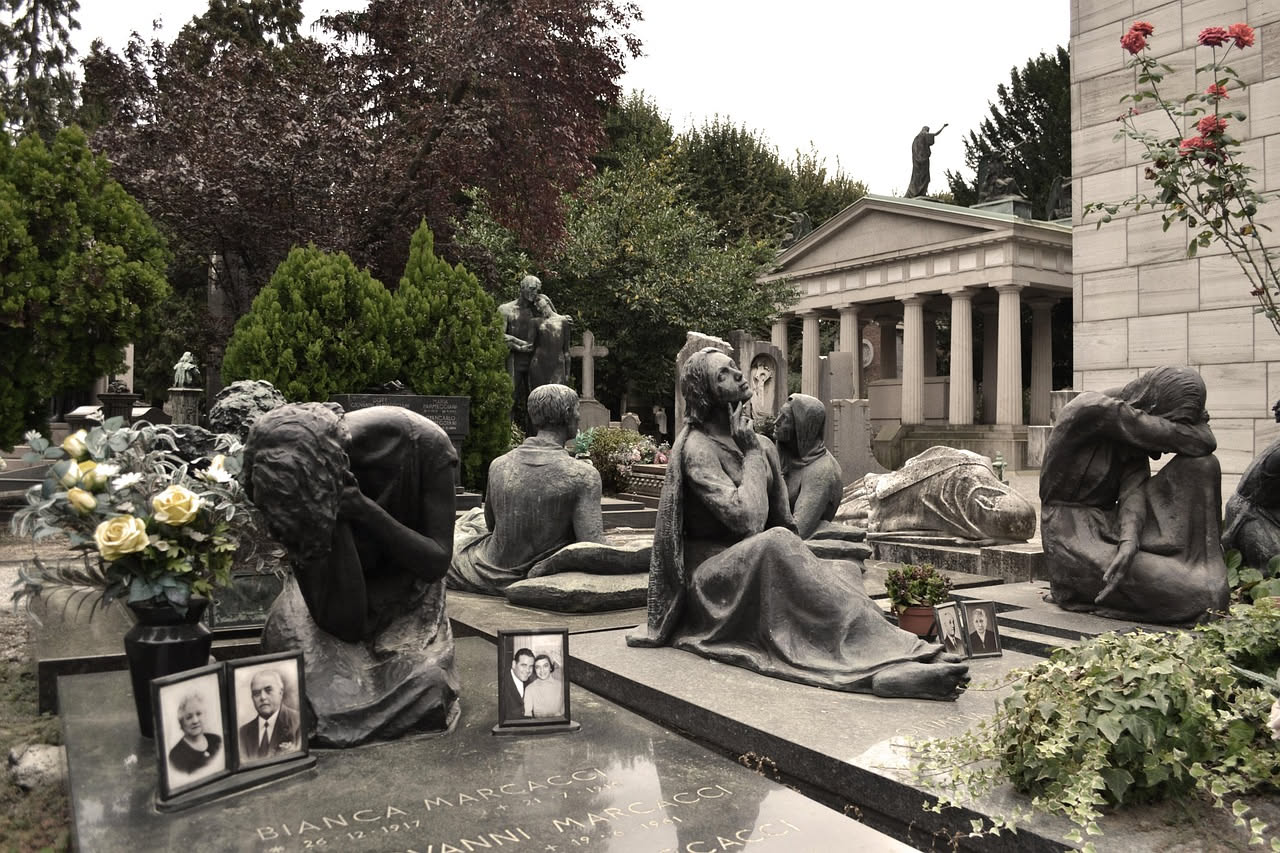 Come comunicare ai parenti che non andrai al funerale