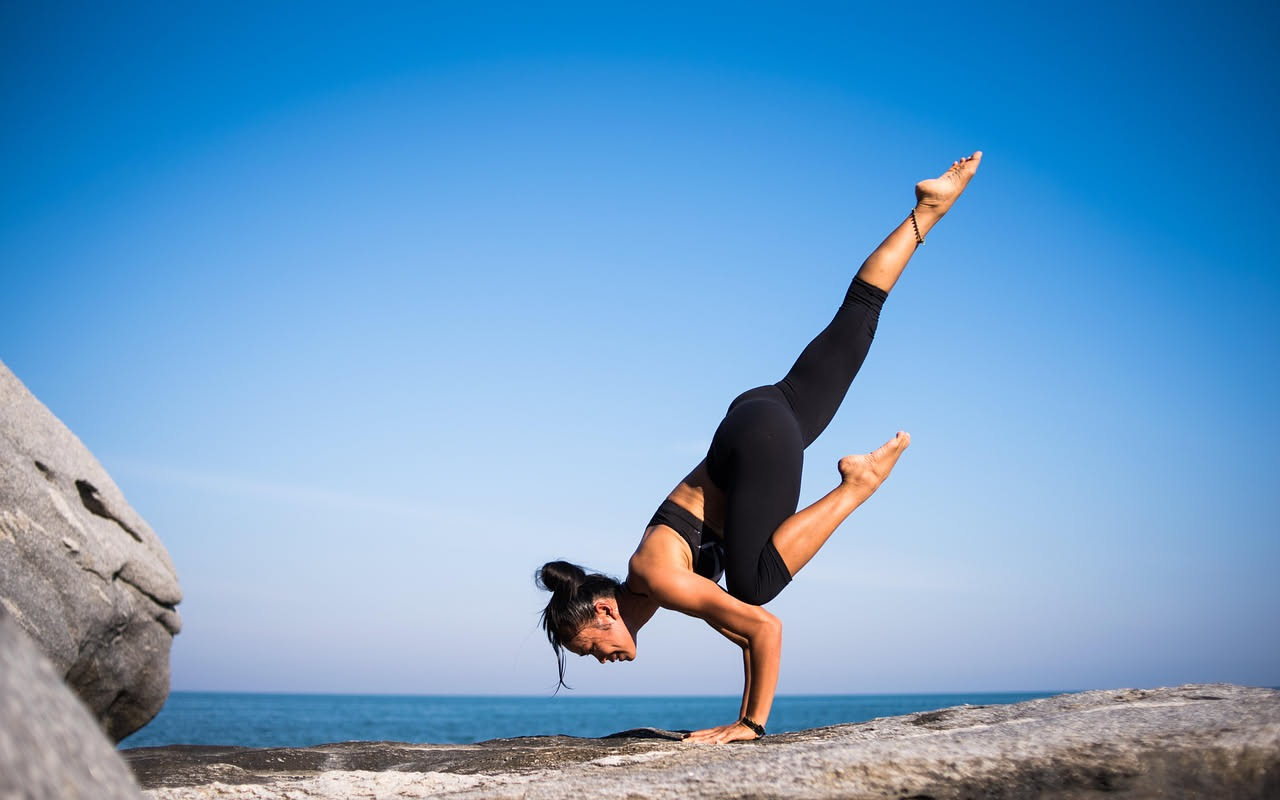 Maestro di yoga dopo i 50 anni: come ottenere la certificazione
