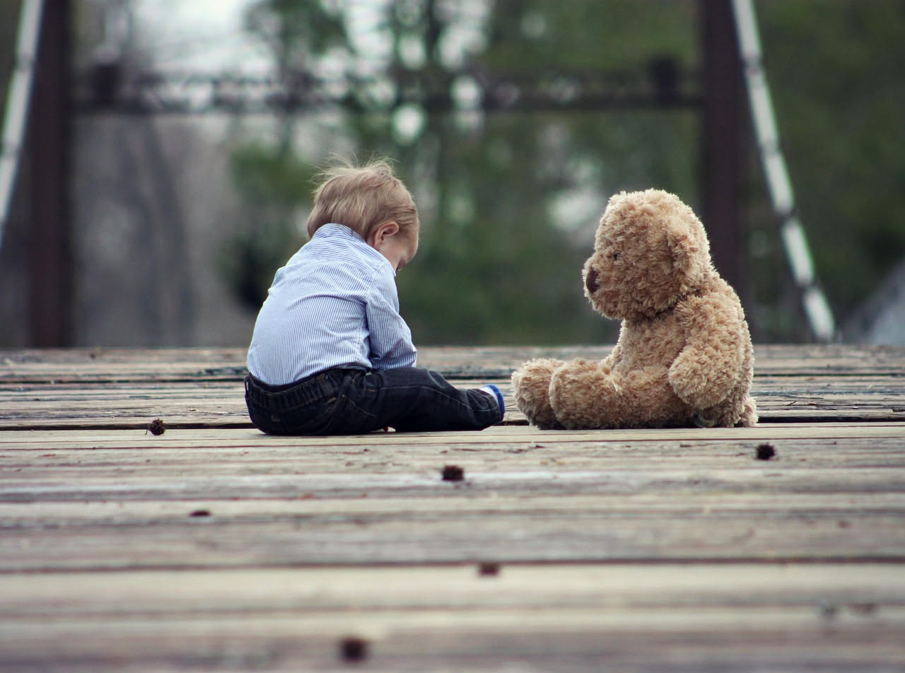 Come parlare al figlio del primo amore deluso: le parole giuste
