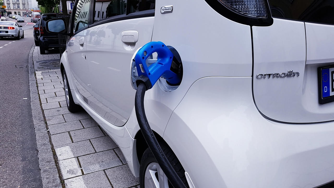 Come funziona un'auto elettrica: il motore senza cilindri