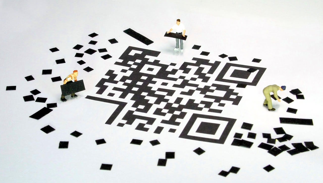 Un codice QR quadrato composto da moduli bianchi e neri disposti in pattern regolare, con tre quadrati angolari di posizionamento agli angoli e sfondo bianco